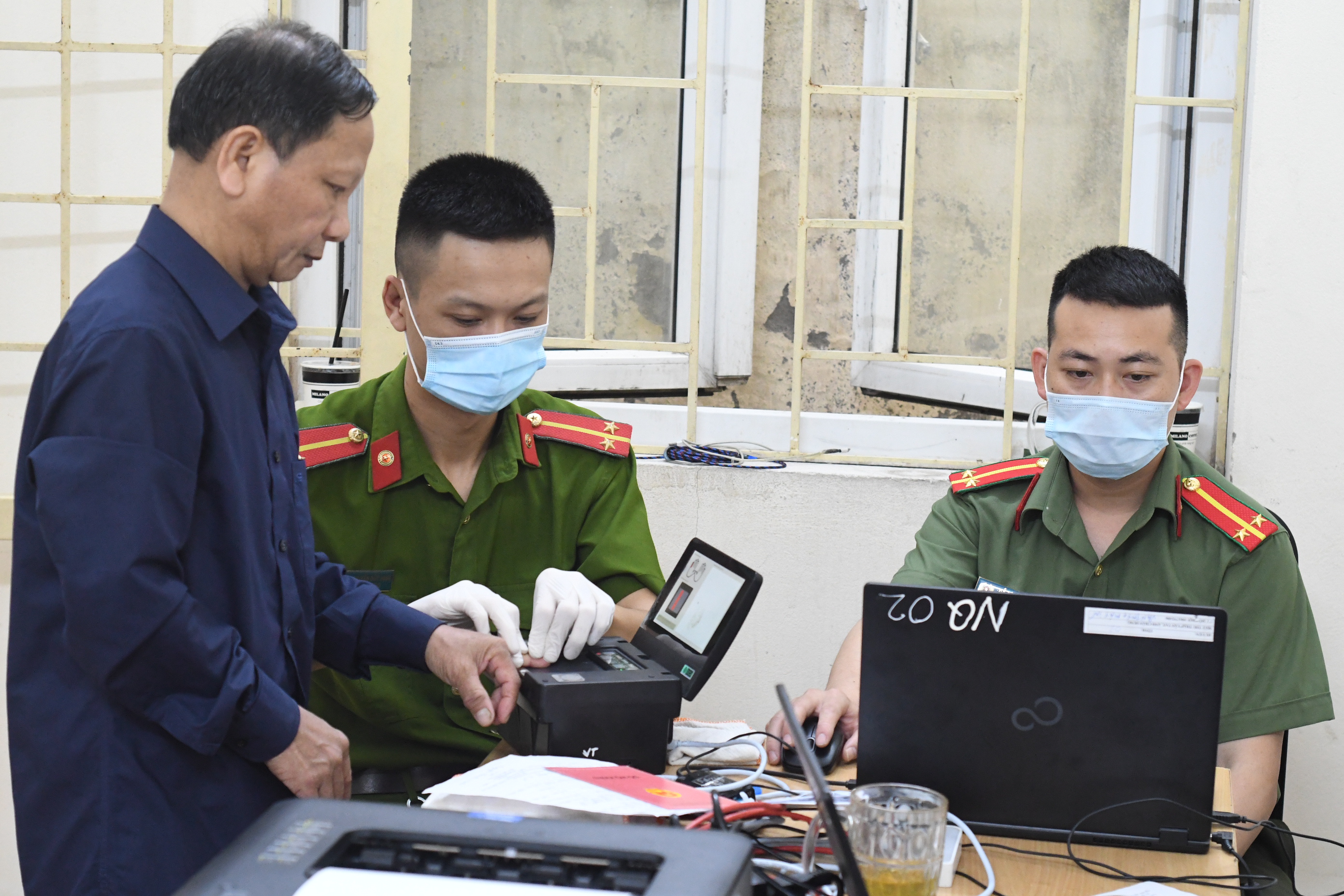 Thí điểm rút tiền tại cây ATM bằng căn cước công dân gắn chip điện tử